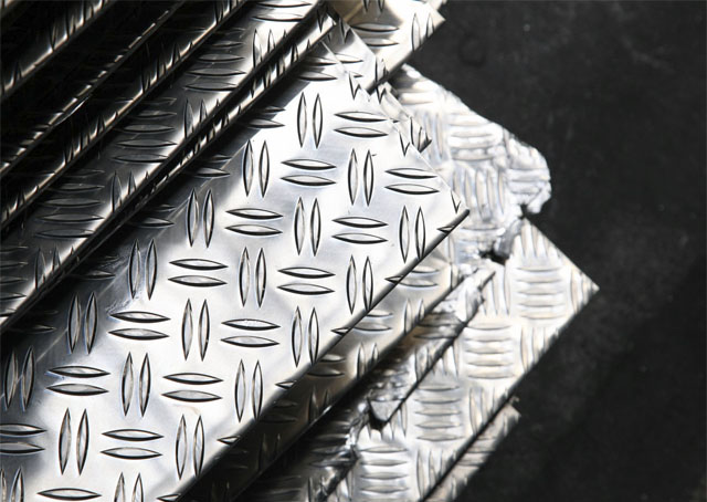 Алюминиевый рифленый лист Квинтет 1.5х1500х3000 АМг2Н2Р