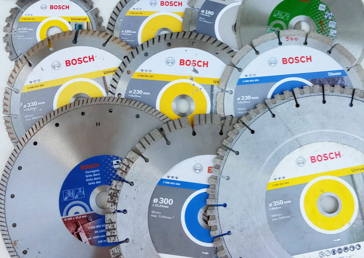 Алмазный диск отрезной сегментный 180х22.2 BOSCH универсальный