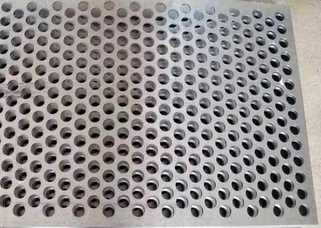 Перфорированный стальной лист 3.2х1400 мм Ст40